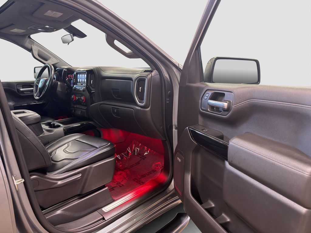 Photo 18 of this Chevrolet Silverado 1500