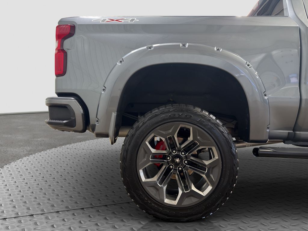 Photo 27 of this Chevrolet Silverado 1500