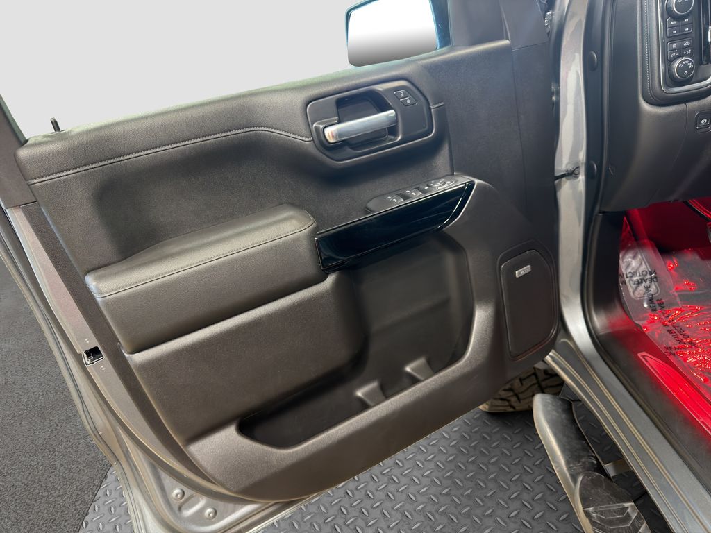 Photo 30 of this Chevrolet Silverado 1500