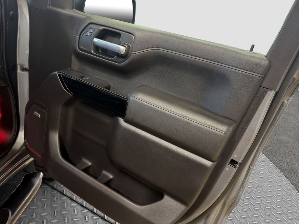 Photo 32 of this Chevrolet Silverado 1500