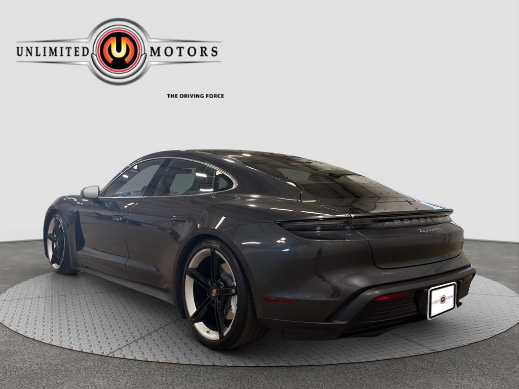 Photo 3 of this Porsche Taycan