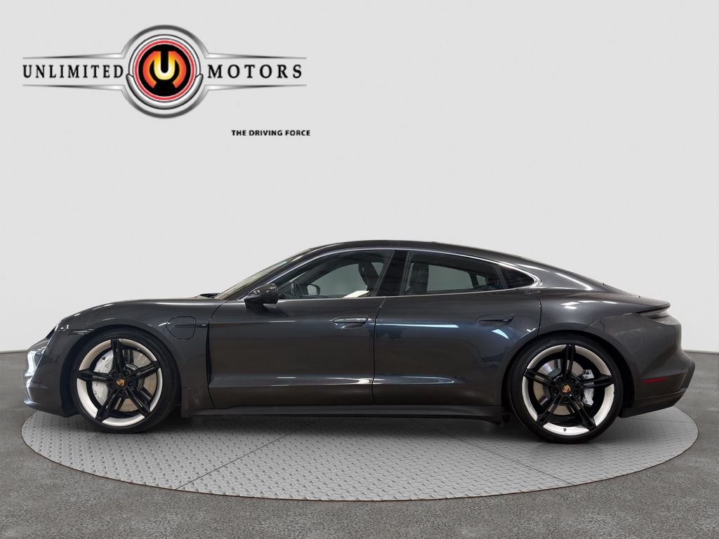Photo 7 of this Porsche Taycan