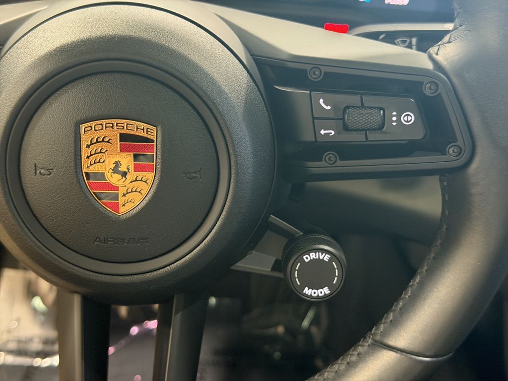 Photo 13 of this Porsche Taycan