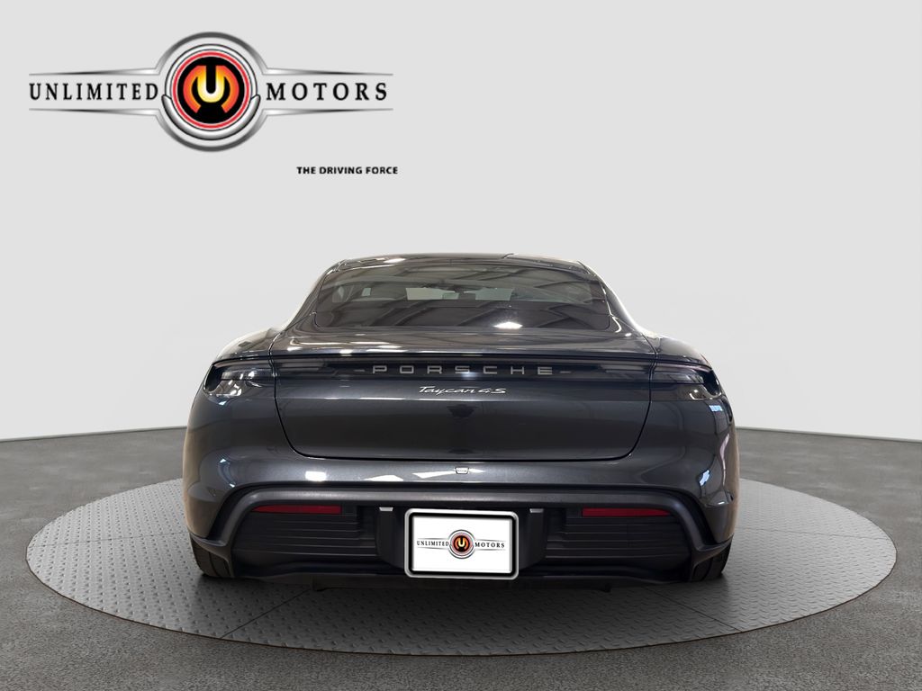 Photo 16 of this Porsche Taycan