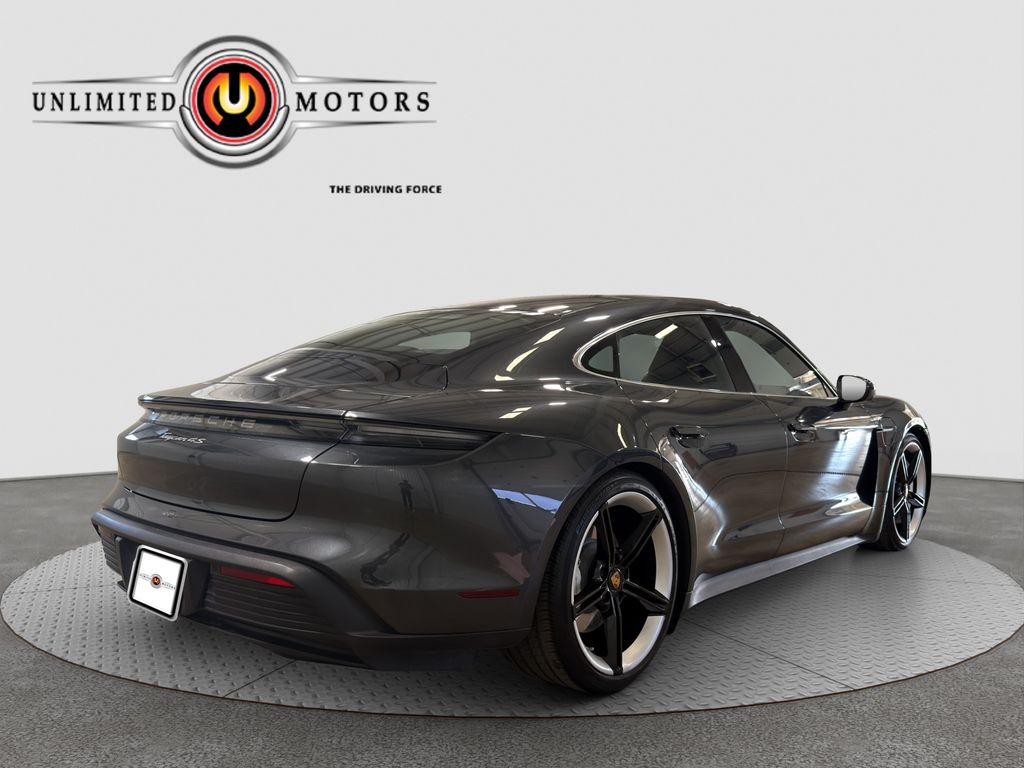 Photo 18 of this Porsche Taycan
