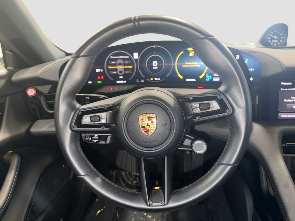 Photo 24 of this Porsche Taycan