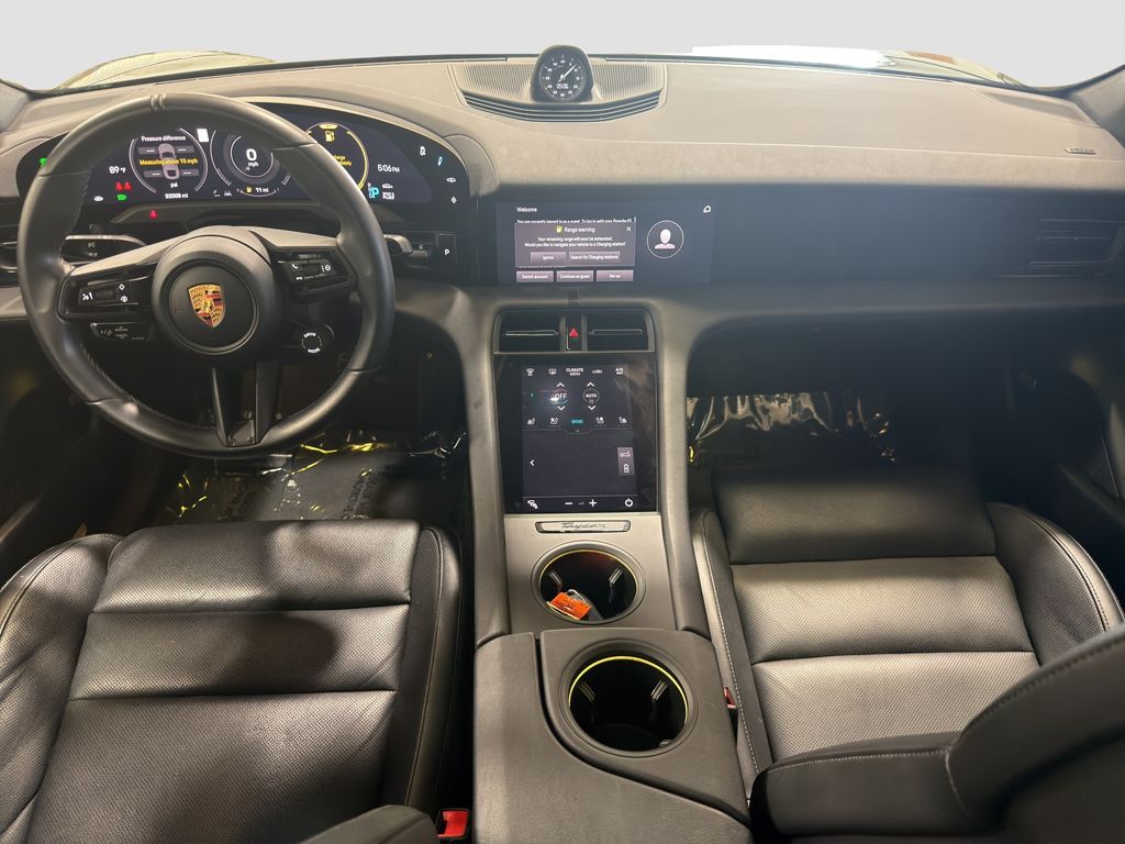 Photo 25 of this Porsche Taycan