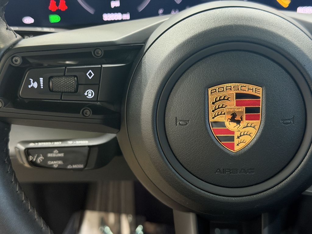 Photo 32 of this Porsche Taycan