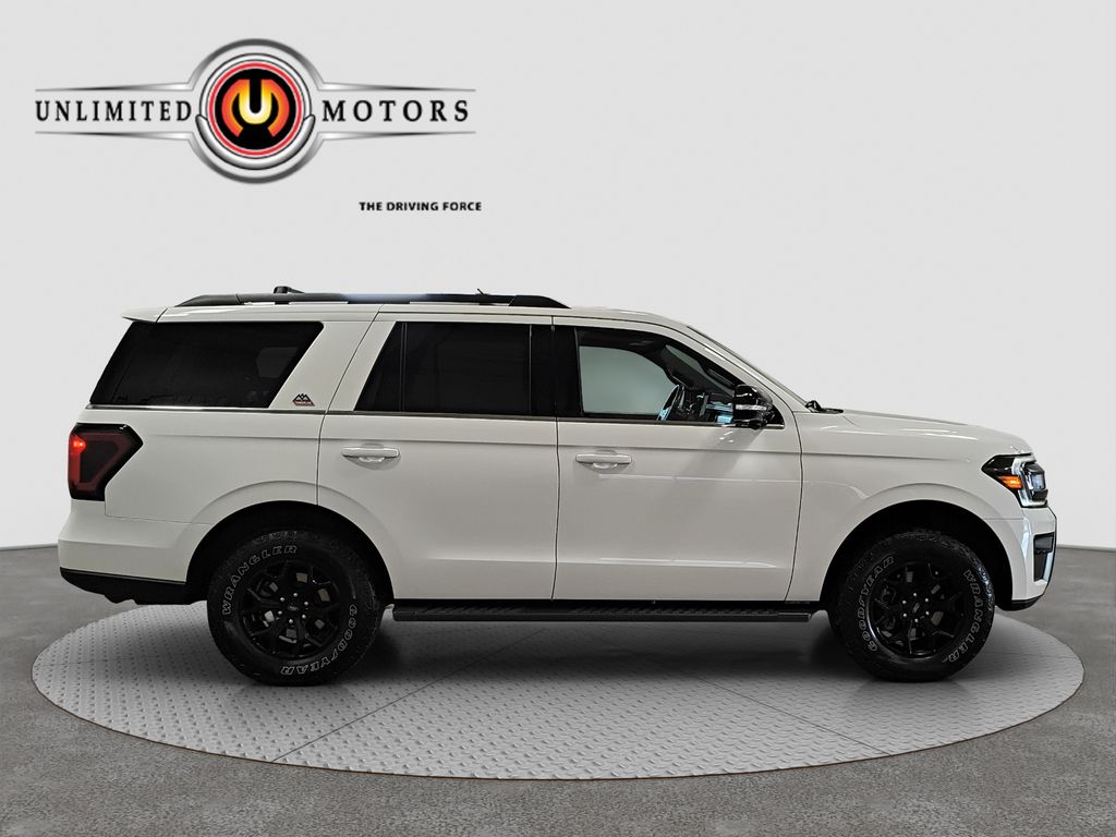 Photo 2 of this Ford Expedition