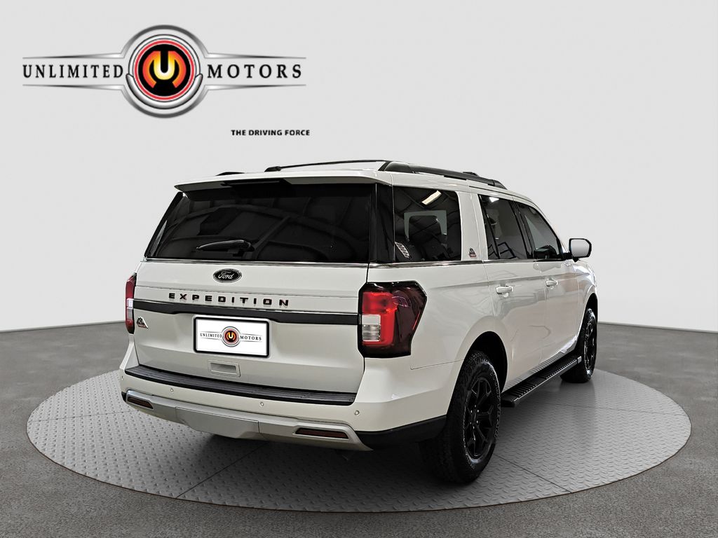 Photo 3 of this Ford Expedition