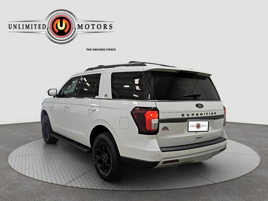 Photo 4 of this Ford Expedition
