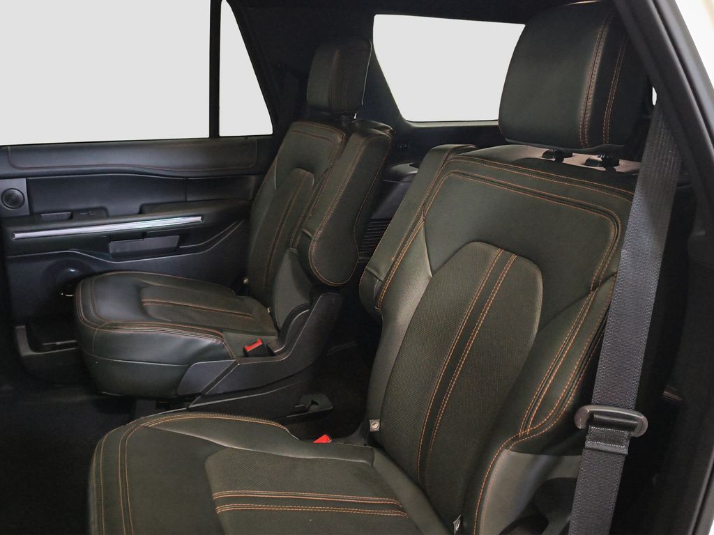 Photo 9 of this Ford Expedition