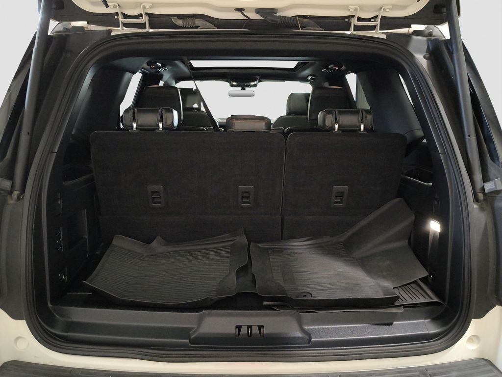 Photo 12 of this Ford Expedition