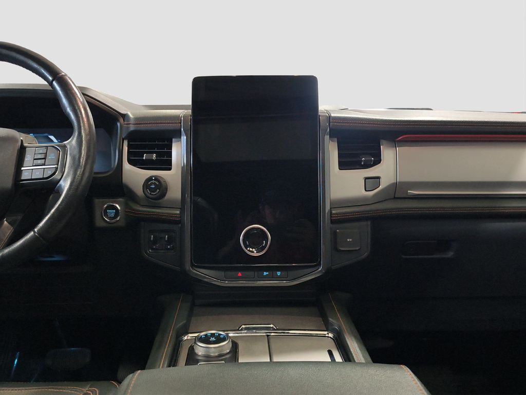 Photo 16 of this Ford Expedition