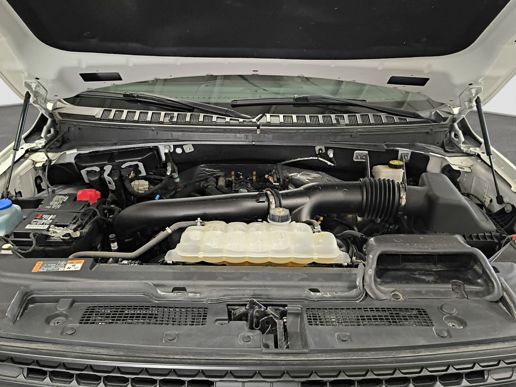 Photo 18 of this Ford Expedition