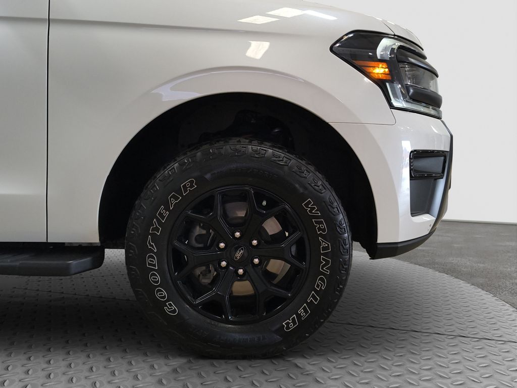 Photo 28 of this Ford Expedition