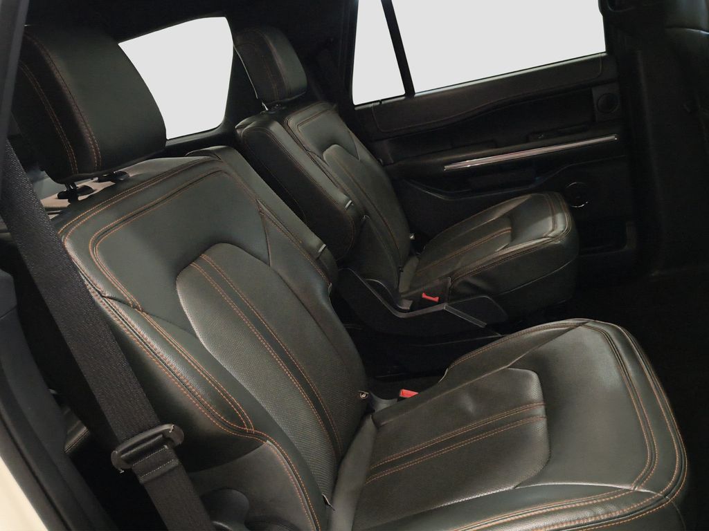Photo 31 of this Ford Expedition