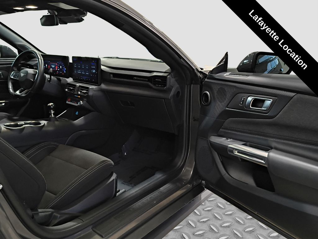 Photo 21 of this Ford Mustang