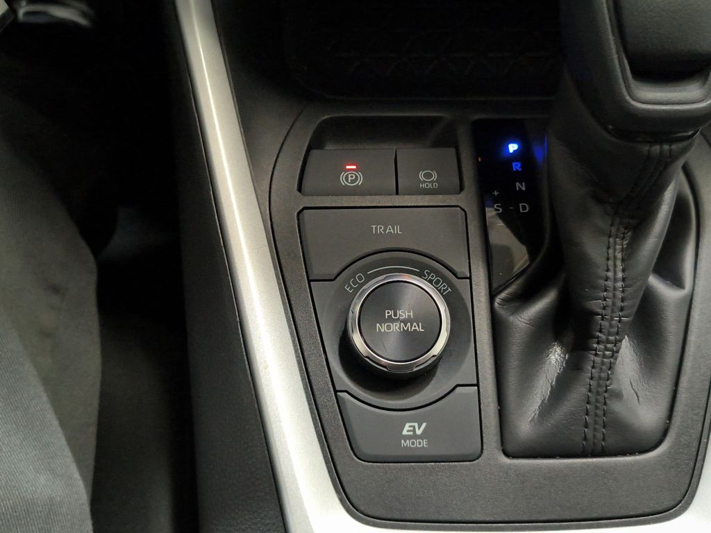 Photo 17 of this Toyota RAV4