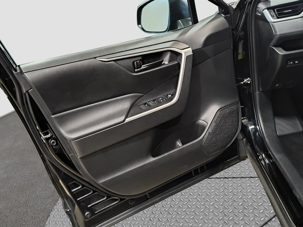 Photo 25 of this Toyota RAV4