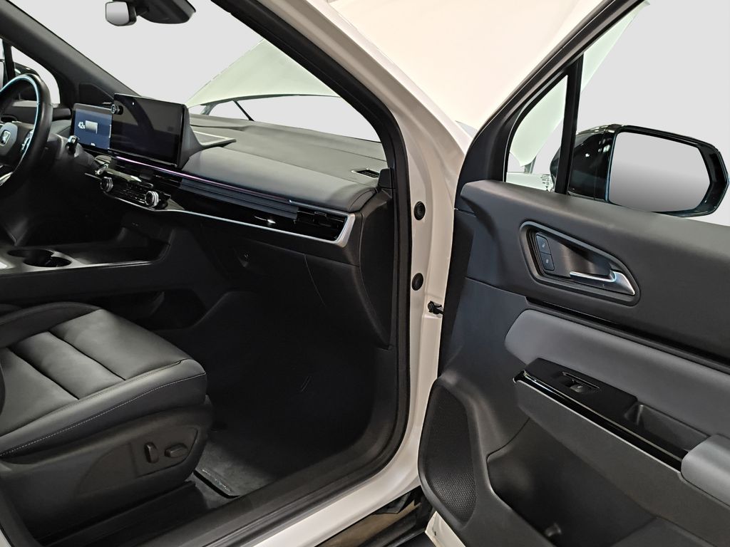 Photo 18 of this Honda Prologue