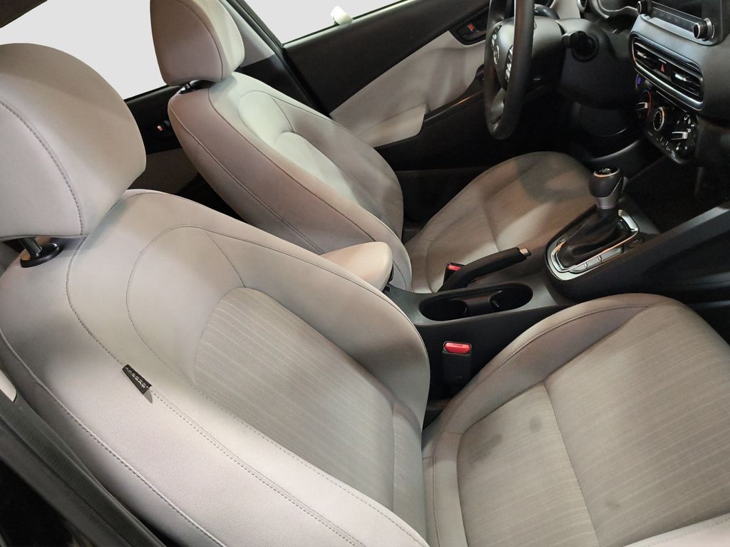 Photo 7 of this Hyundai Kona
