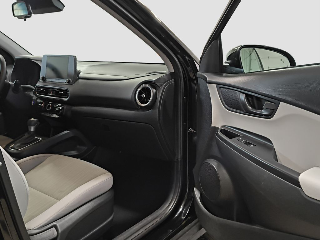 Photo 18 of this Hyundai Kona