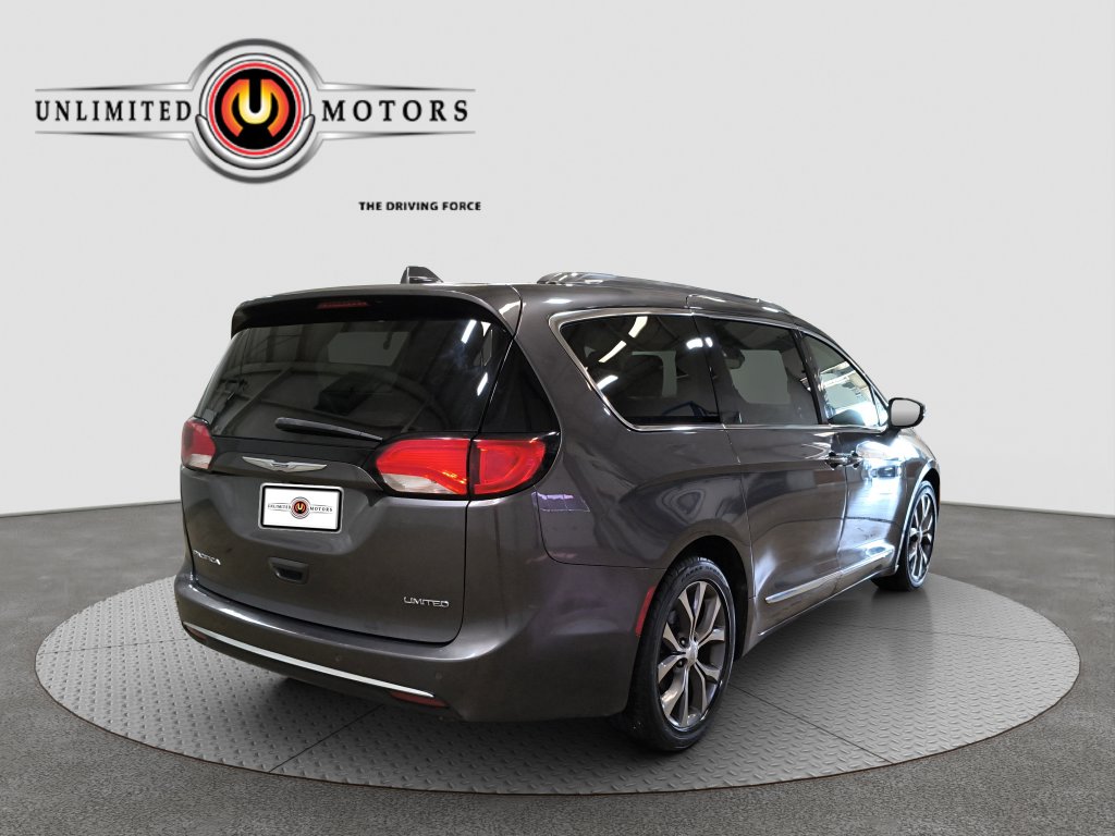 Photo 2 of this Chrysler Pacifica