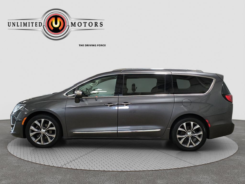 Photo 3 of this Chrysler Pacifica