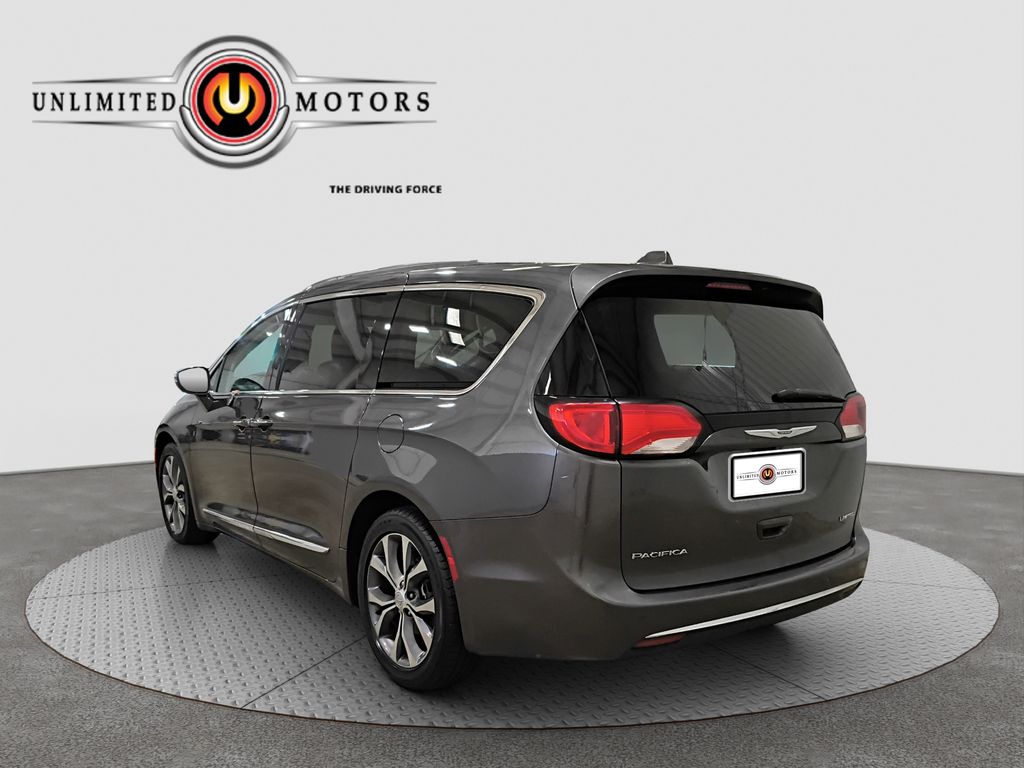 Photo 4 of this Chrysler Pacifica