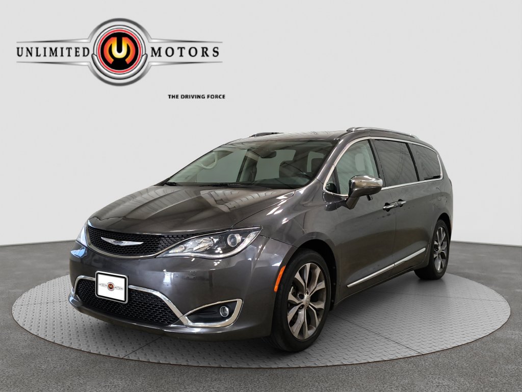 Photo 5 of this Chrysler Pacifica