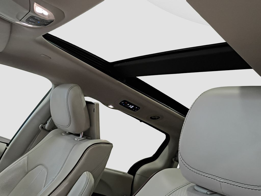 Photo 11 of this Chrysler Pacifica