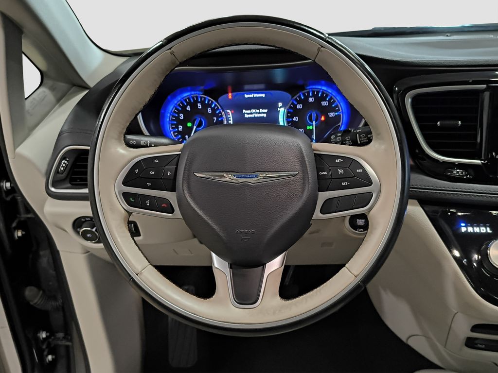 Photo 15 of this Chrysler Pacifica