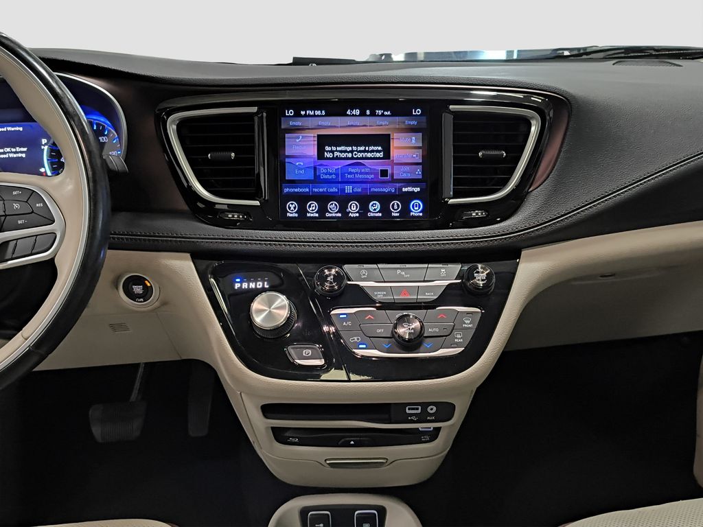 Photo 17 of this Chrysler Pacifica