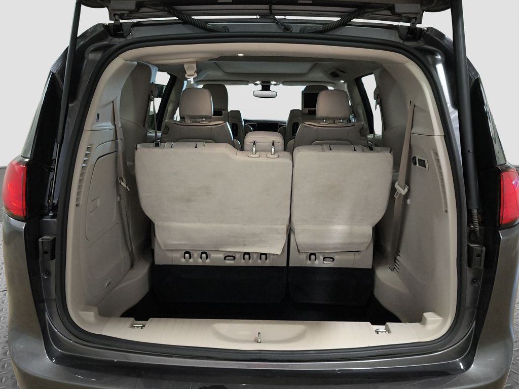 Photo 19 of this Chrysler Pacifica