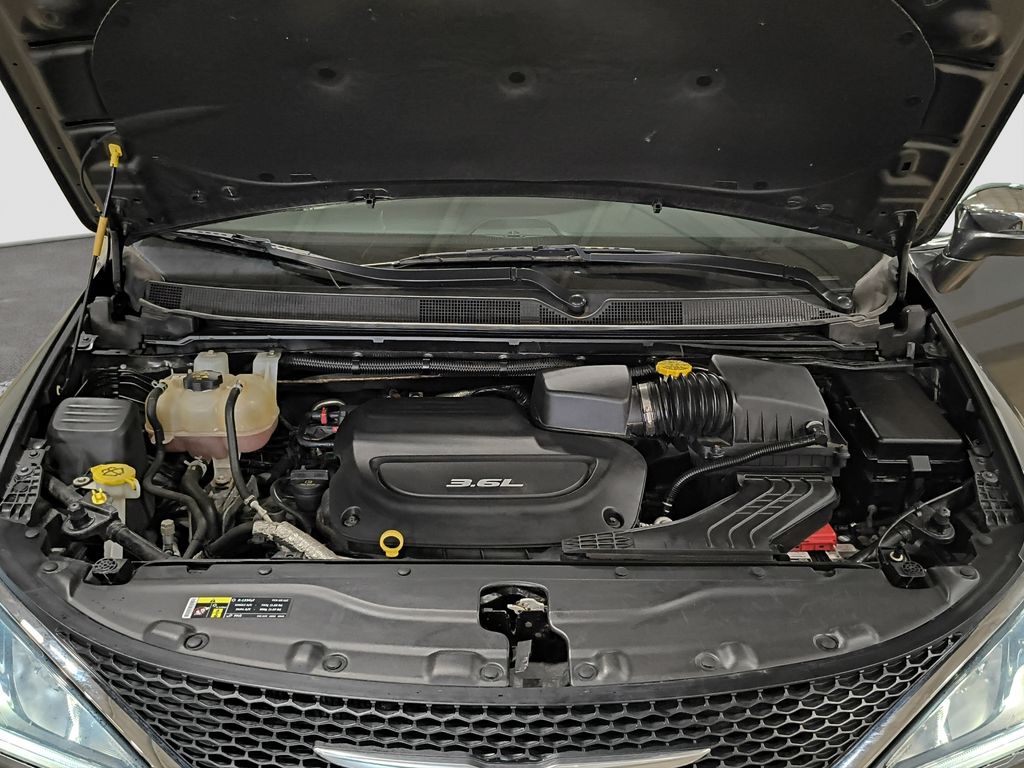Photo 20 of this Chrysler Pacifica