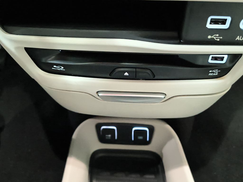 Photo 23 of this Chrysler Pacifica