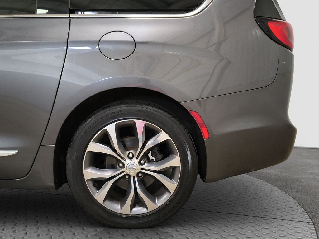Photo 26 of this Chrysler Pacifica