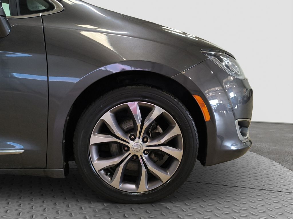 Photo 30 of this Chrysler Pacifica