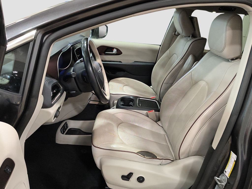 Photo 31 of this Chrysler Pacifica