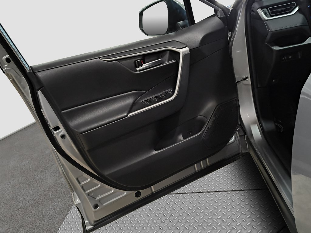 Photo 23 of this Toyota RAV4