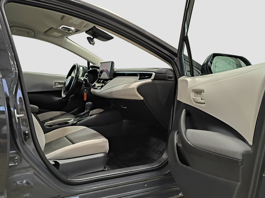 Photo 11 of this Toyota Corolla