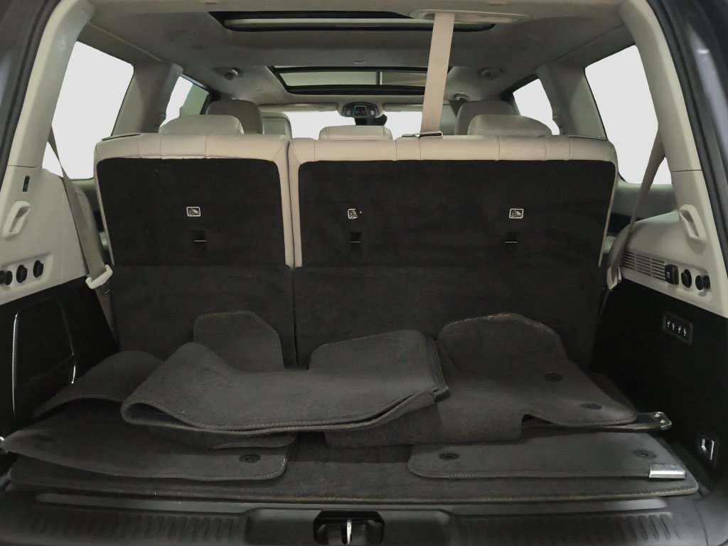 Photo 16 of this Jeep Wagoneer