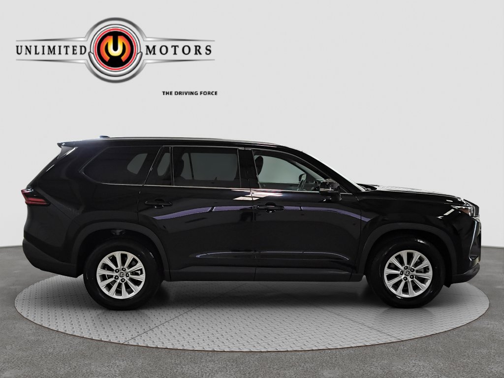 Photo 2 of this Toyota Grand Highlander