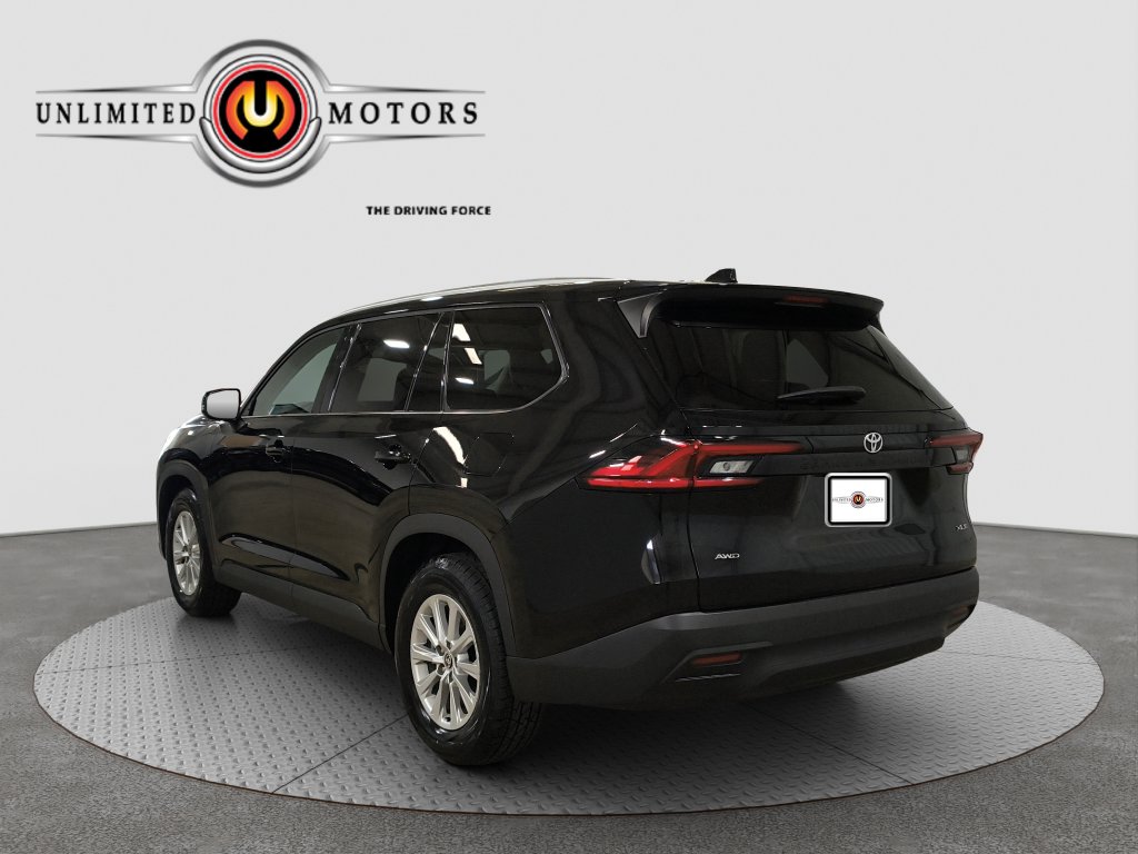 Photo 3 of this Toyota Grand Highlander