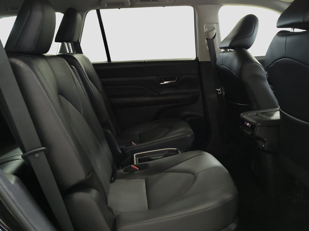 Photo 10 of this Toyota Grand Highlander