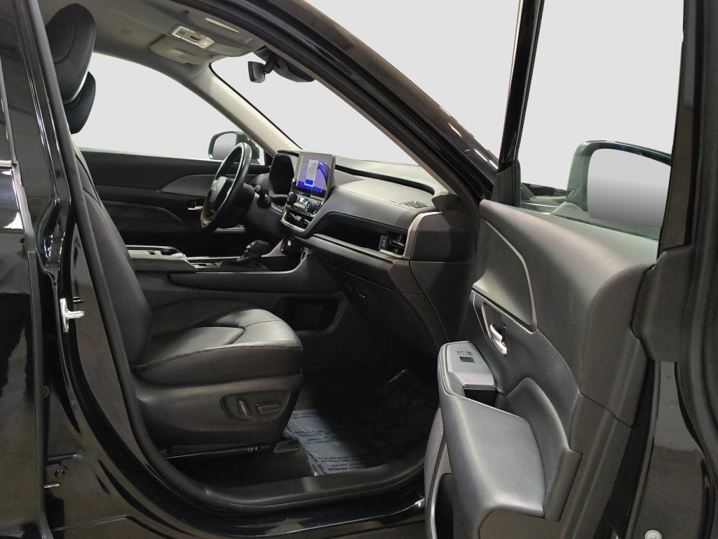 Photo 21 of this Toyota Grand Highlander