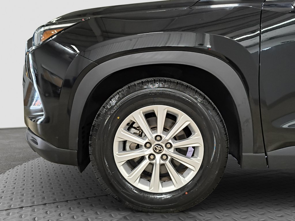 Photo 23 of this Toyota Grand Highlander