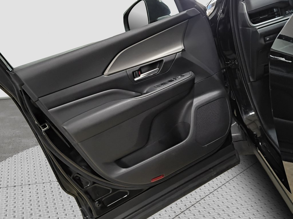 Photo 29 of this Toyota Grand Highlander
