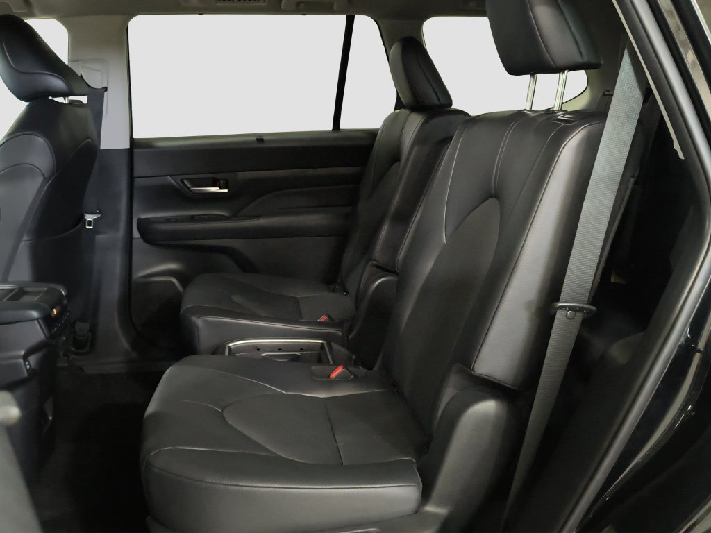 Photo 30 of this Toyota Grand Highlander